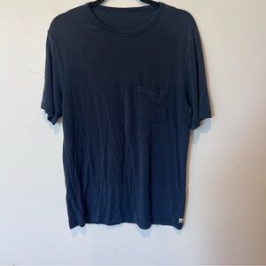 Vuori Men's Navy Striped T-Shirt Soft Size Medium Stretch Casual with Pocket